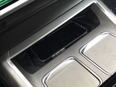 Used 2023 BMW 740i image 61