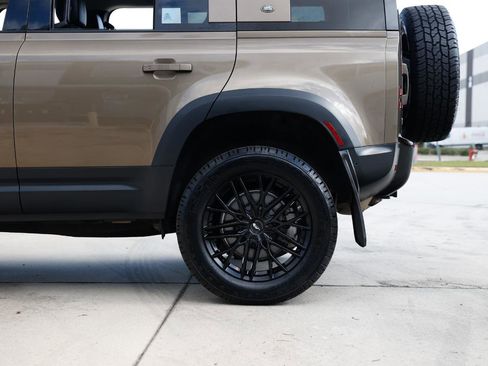 Used 2020 Land Rover Defender 110 First Edition image 31