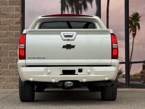 Used 2013 Chevrolet Avalanche LTZ AWD/4WD image 10