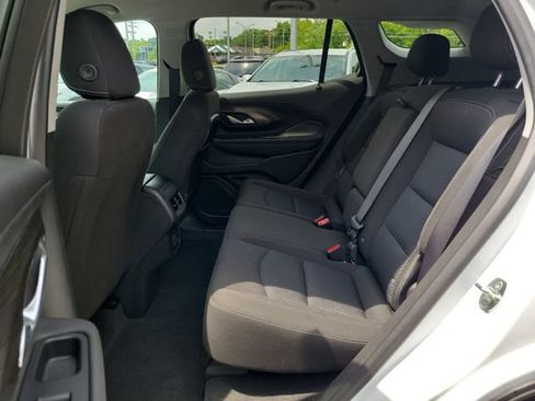 Used 2023 GMC Terrain SLE w/ Driver Convenience Package FWD image 9