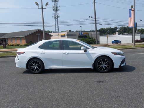Used 2024 Toyota Camry SE w/ Cold Weather Package FWD image 10