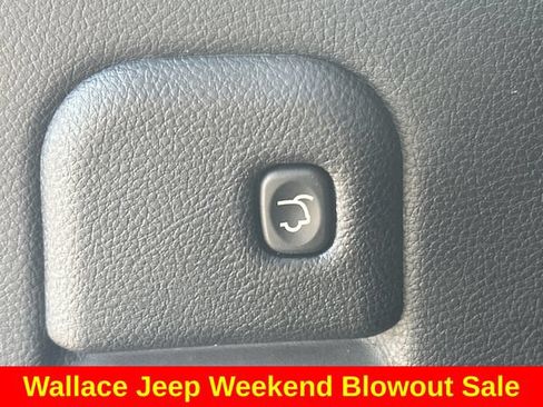 Used 2021 Jeep Grand Cherokee Laredo X AWD/4WD image 11