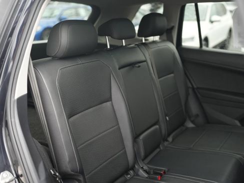 Used 2020 Volkswagen Tiguan SE w/ Panoramic Sunroof Package AWD/4WD image 23