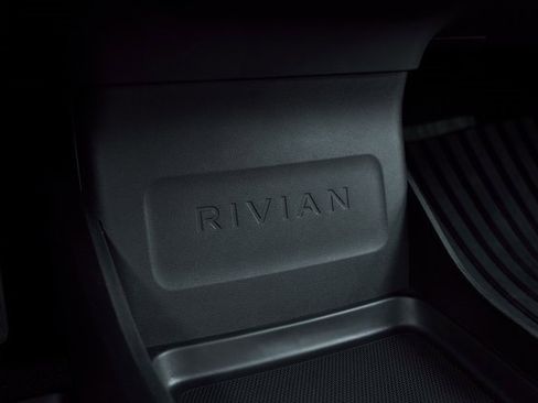 Used 2025 Rivian R1S Adventure image 75