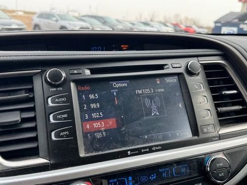 Certified 2019 Toyota Highlander XLE image 3