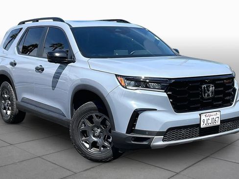 Used 2024 Honda Pilot TrailSport image 2