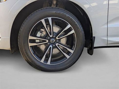 Used 2021 Volvo XC60 T5 Momentum w/ Premium Package image 21