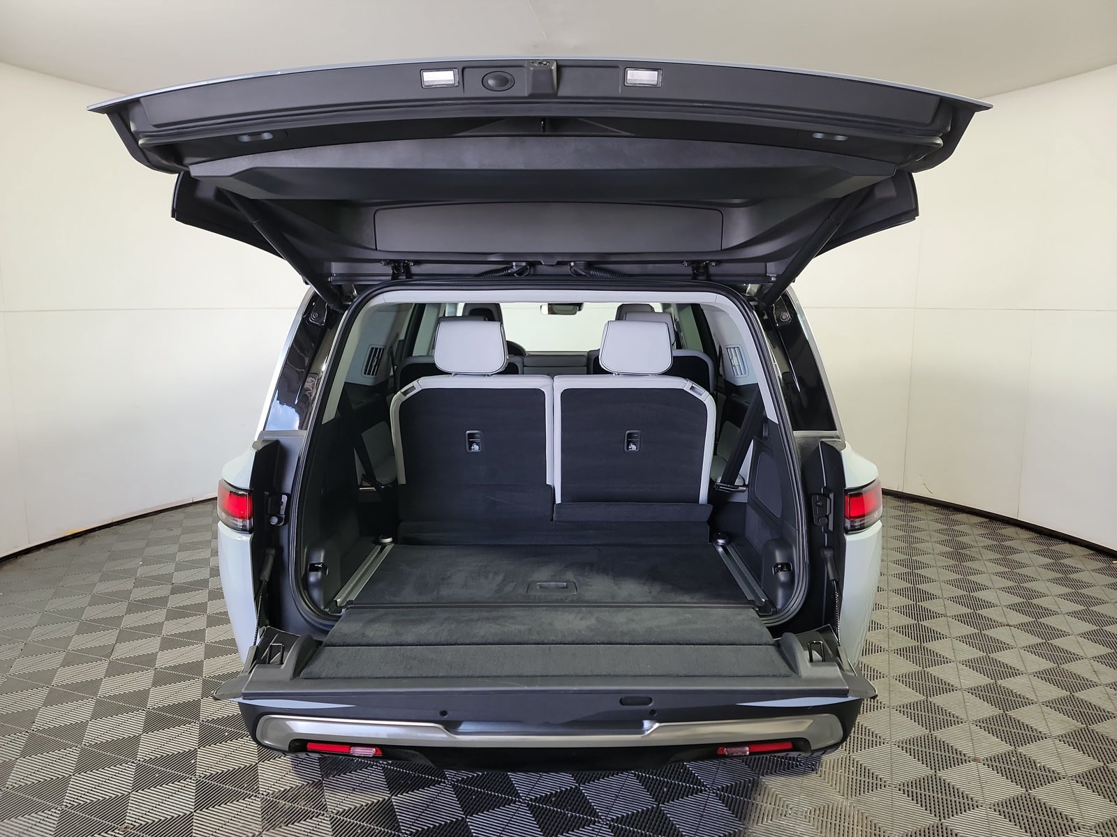 Used 2023 Rivian R1S Adventure Quad AWD/4WD image 15