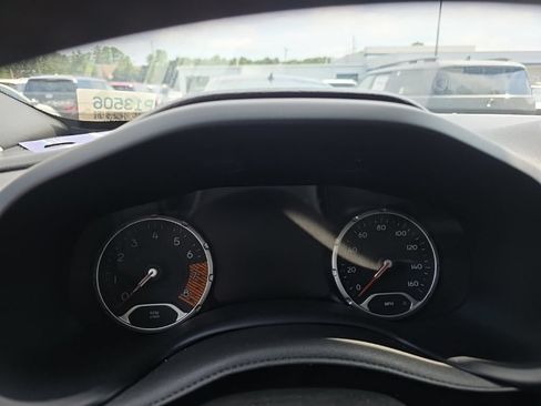 Used 2023 Jeep Renegade Trailhawk AWD/4WD image 4