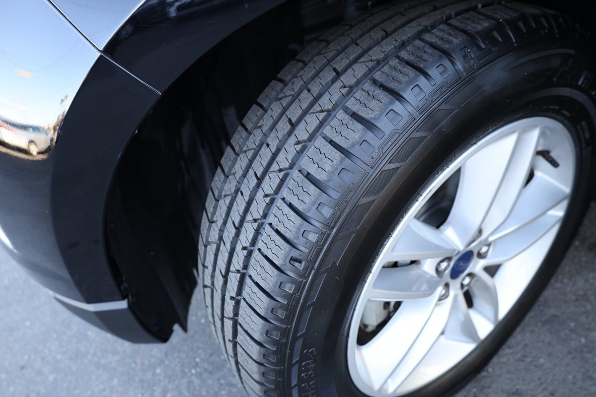 Used 2018 Ford Edge SEL FWD image 35