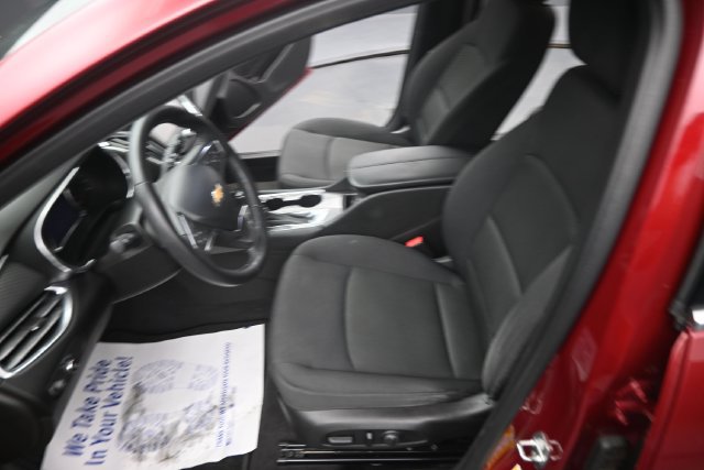 Used 2017 Chevrolet Malibu LT FWD image 16