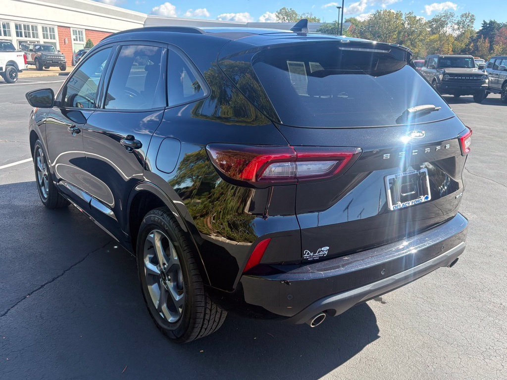 Used 2023 Ford Escape ST-Line w/ Tech Pack #1 AWD/4WD image 3