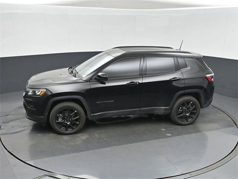 New 2026 Jeep Compass Latitude w/ Mopar Graphics Package image 23