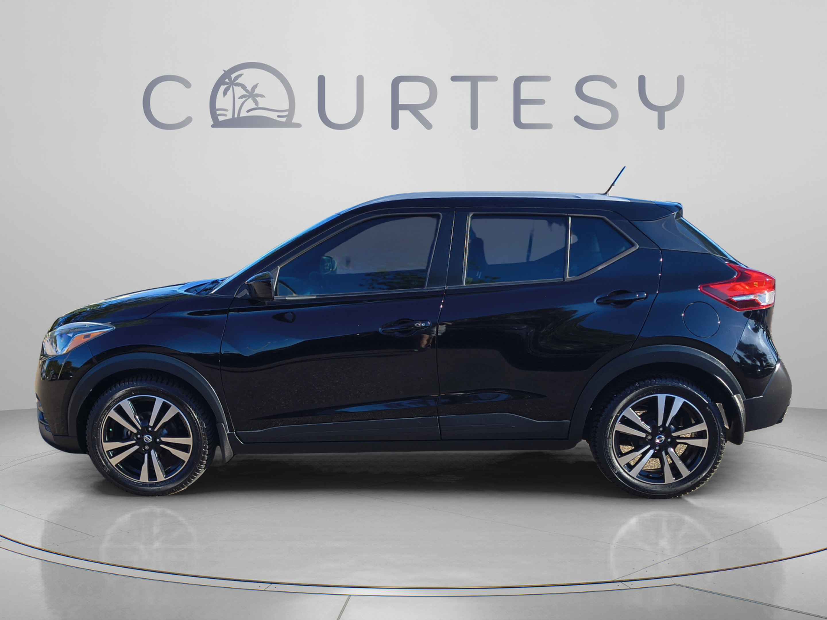 Certified 2018 Nissan Kicks SV FWD image 2