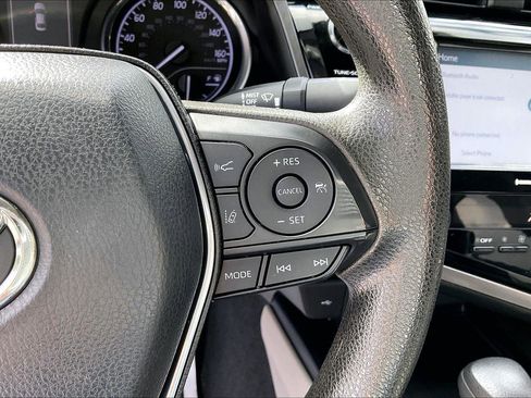 Used 2020 Toyota Camry LE image 12