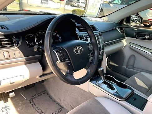 Used 2012 Toyota Camry XLE w/ Leather Pkg FWD image 9