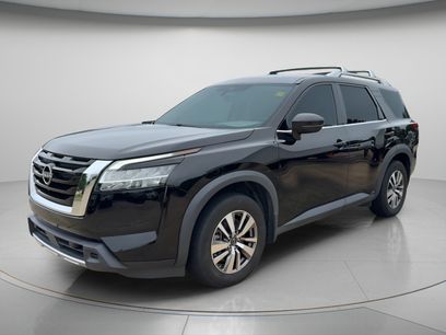 Used 2023 Nissan Pathfinder SL