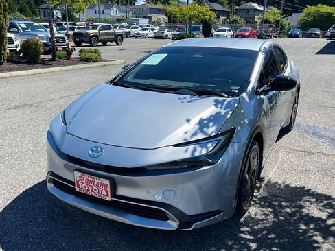 Certified 2026 Toyota Prius Plug-In Hybrid FWD image 4
