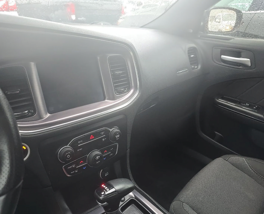Used 2017 Dodge Charger R/T w/ Blacktop Package RWD image 10