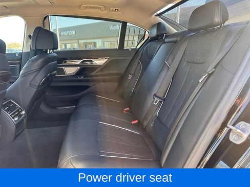 Used 2022 BMW 740i 740i w/ Premium Package image 12