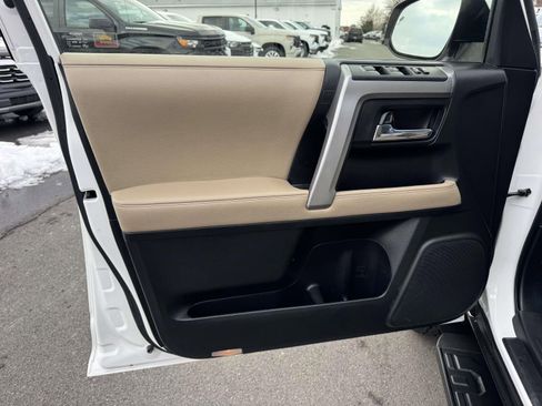 Used 2019 Toyota 4Runner SR5 Premium image 19