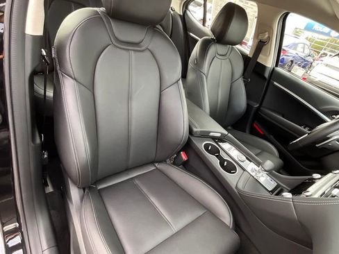 Used 2025 Genesis G70 2.5T image 36