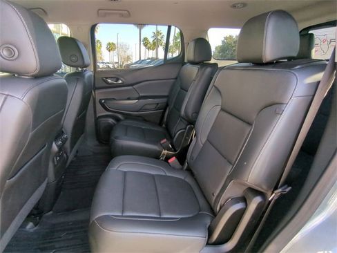 Used 2023 GMC Acadia SLT w/ Technology Package image 17