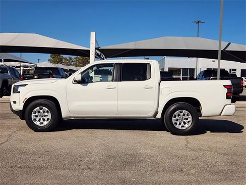 Used 2024 Nissan Frontier SV image 4