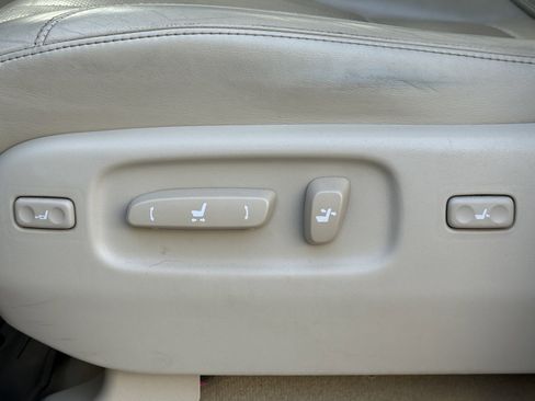 Used 2020 Lexus LX 570 4WD w/ Luxury Package image 34