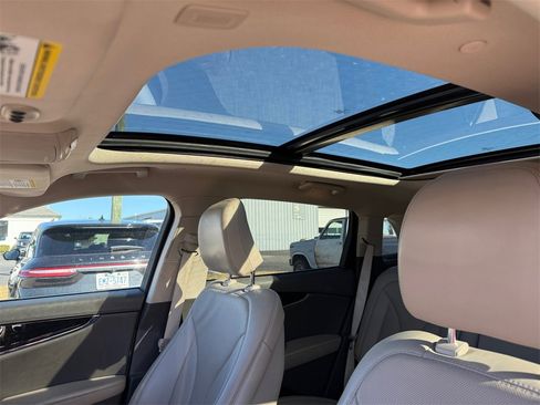 Used 2021 Lincoln Nautilus Reserve w/ Equipment Group 201A image 17