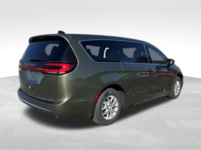New 2027 Chrysler Pacifica Select FWD image 17