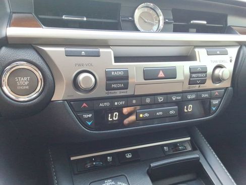 Used 2016 Lexus ES 350 w/ Luxury Package w/Wood Trim FWD image 33