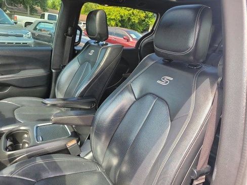 Used 2018 Chrysler Pacifica Touring-L Plus w/ S Appearance Package image 21