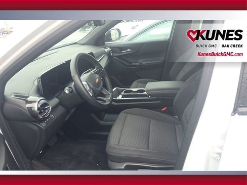 Used 2025 Chevrolet Equinox LT image 8