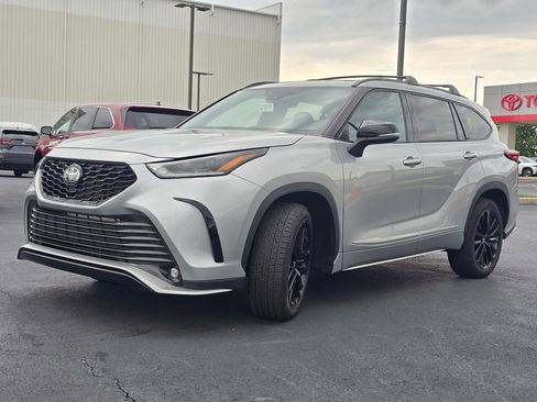 Used 2023 Toyota Highlander XSE AWD/4WD image 4