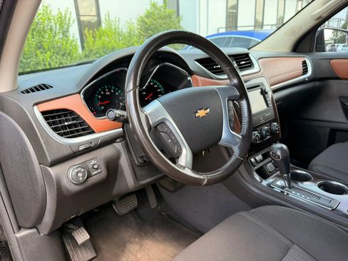 Used 2017 Chevrolet Traverse LT w/ Style and Technology Package FWD image 10