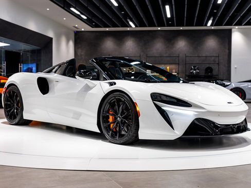 New 2026 McLaren Artura Spider RWD image 32