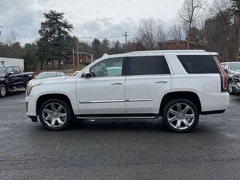Used 2018 Cadillac Escalade Luxury AWD/4WD image 7