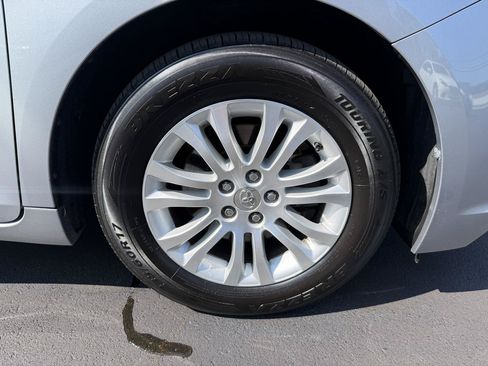 Used 2014 Toyota Sienna XLE w/ Entertainment Package FWD image 15