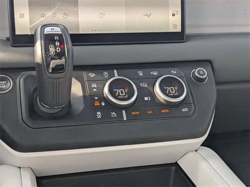 Used 2025 Land Rover Defender 130 X-Dynamic SE image 19