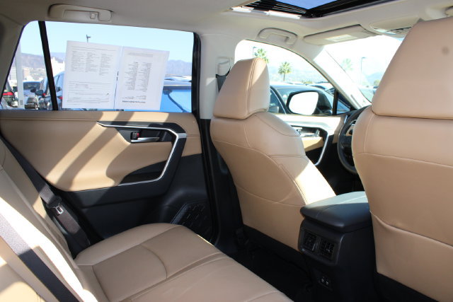 Used 2019 Toyota RAV4 Limited w/ Carpet Mat Package FWD image 7