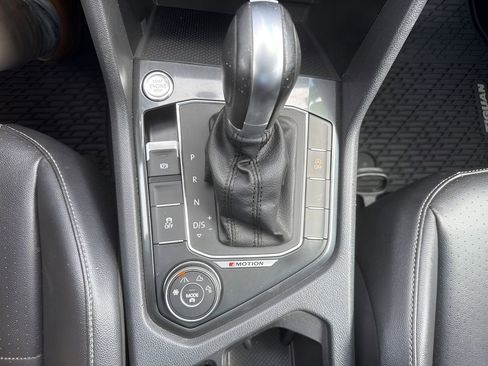 Used 2018 Volkswagen Tiguan SEL image 17