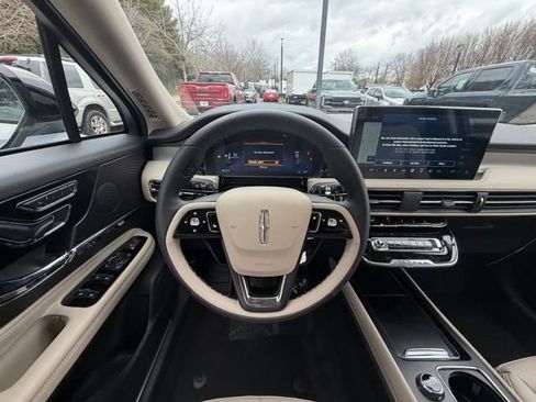 New 2026 Lincoln Corsair Premiere image 9