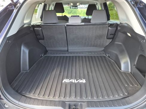 Used 2023 Toyota RAV4 XLE AWD/4WD image 12