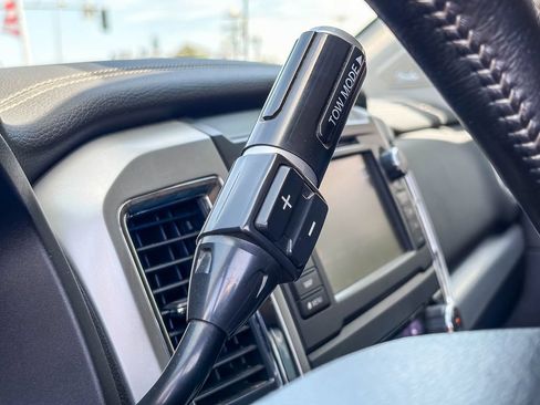 Used 2019 Nissan Titan PRO-4X w/ Pro-4x Convenience Package AWD/4WD image 45