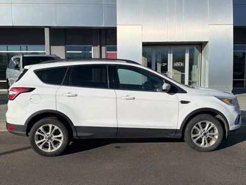 Used 2018 Ford Escape SE w/ SE Sync 3 Package image 3