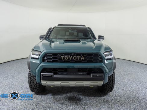 Used 2025 Toyota 4Runner Trailhunter AWD/4WD image 2