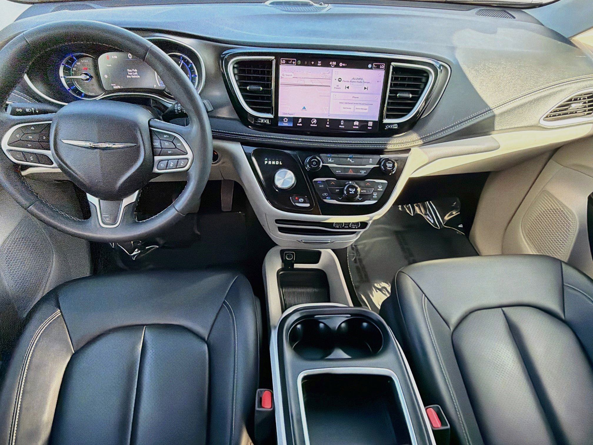 Used 2024 Chrysler Pacifica Limited FWD image 16