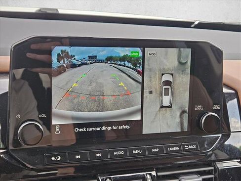 Used 2025 Nissan Pathfinder Platinum AWD/4WD image 14