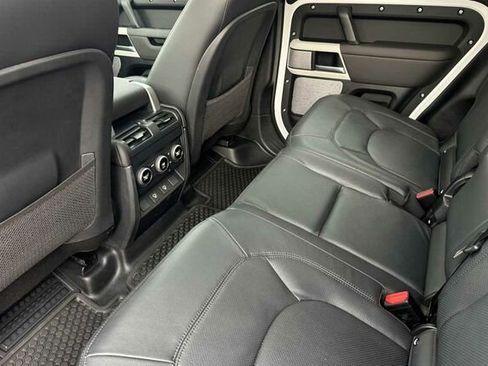 Used 2024 Land Rover Defender 130 S image 9